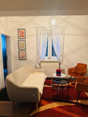 Miss Nareen's Central Rooms